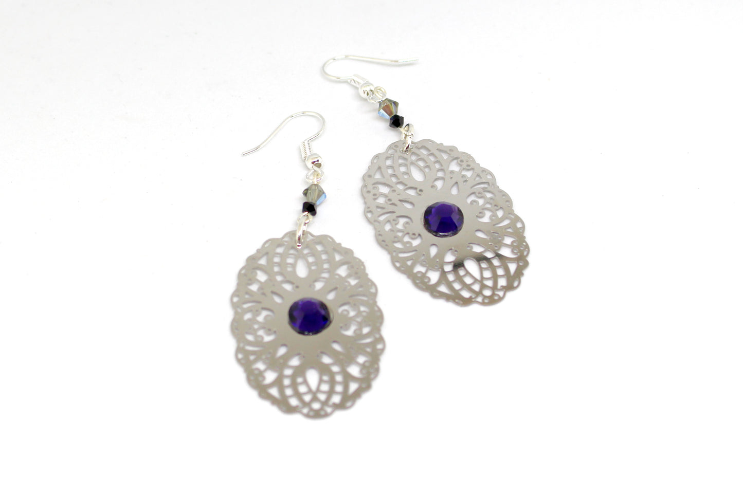 Boucles d'oreilles violet ajourées
