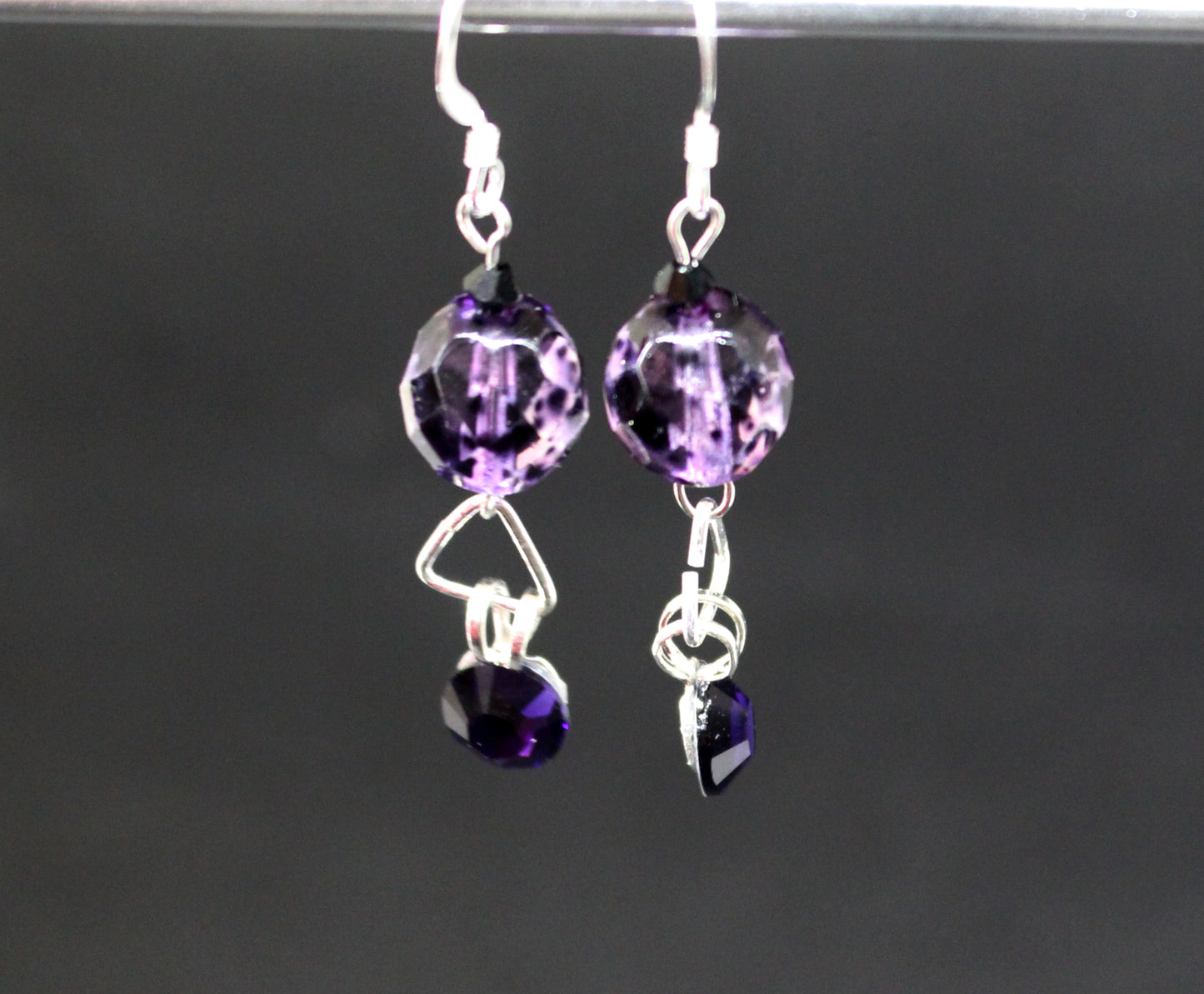 Boucles d'oreilles en argent avec du violet moucheté