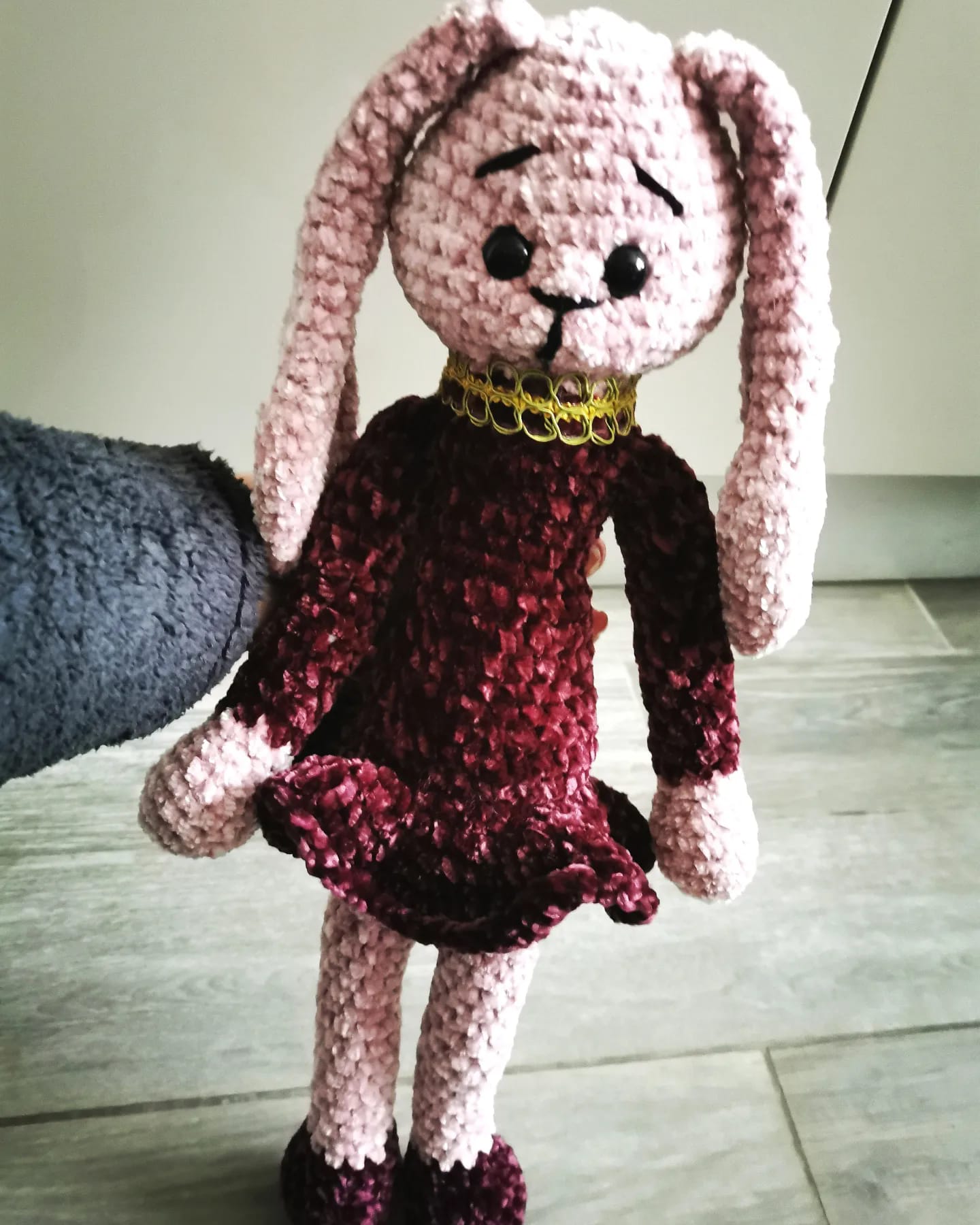 Amigurumi lapine peluche au crochet velvet rose et bordeaux