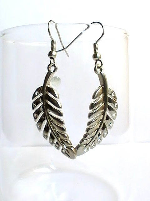 Boucles d'oreilles feuilles argentées avec strass