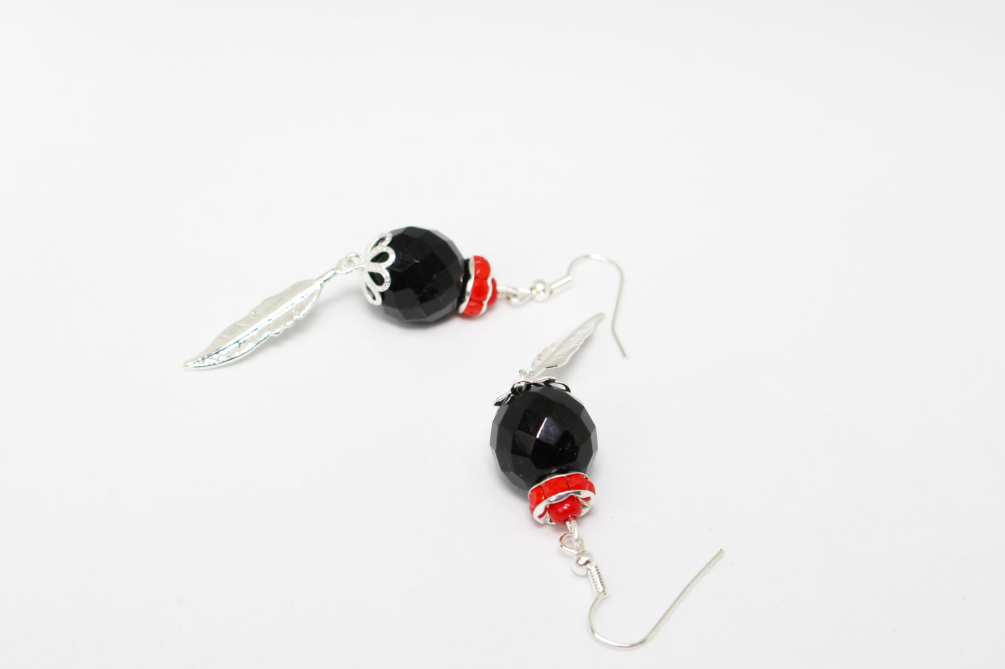 Boucles d'oreilles sphères noires à facettes
