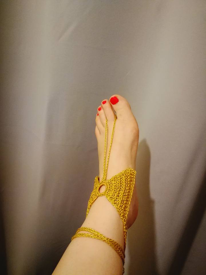 Bijou de pied ou bracelet de cheville nœuds