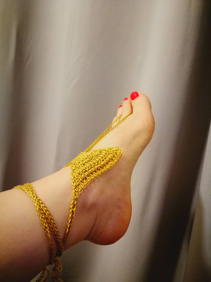 Bijou de pied ou bracelet de cheville nœuds