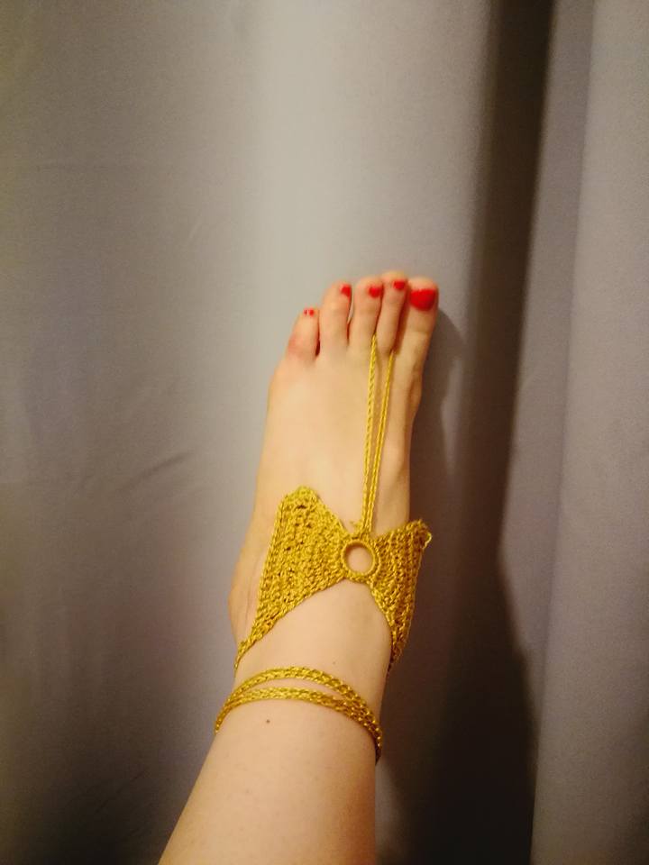 Bijou de pied ou bracelet de cheville nœuds