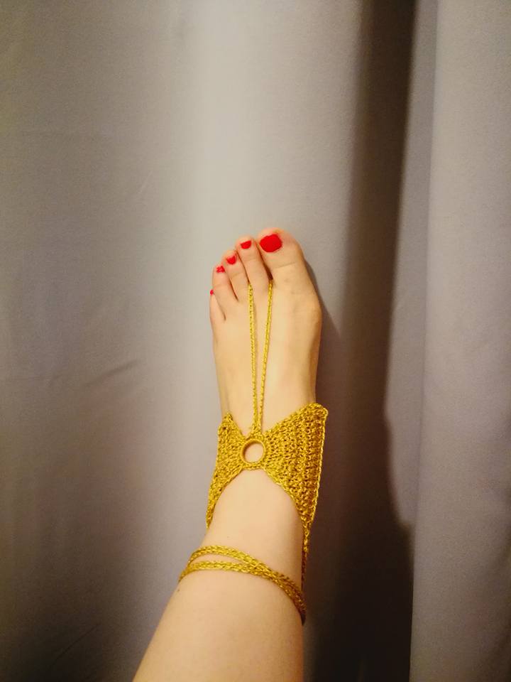 Bijou de pied ou bracelet de cheville nœuds