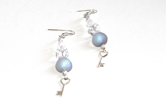 Boucles d'oreilles dôme blanc et clefs argentées