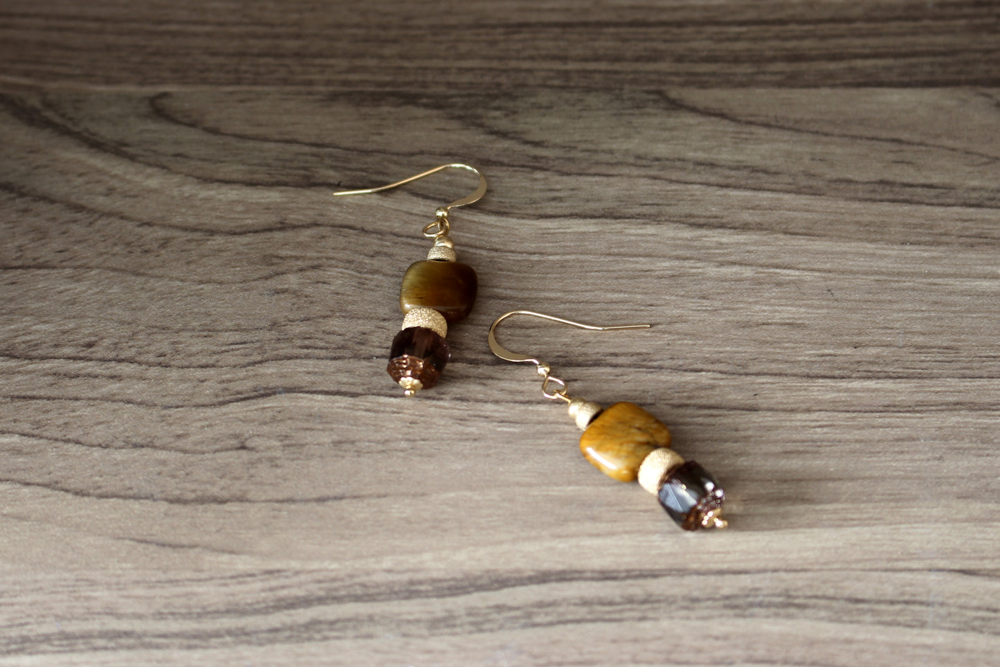 Boucles d'oreilles en plaqué or 14 K, œil de tigre & stardust