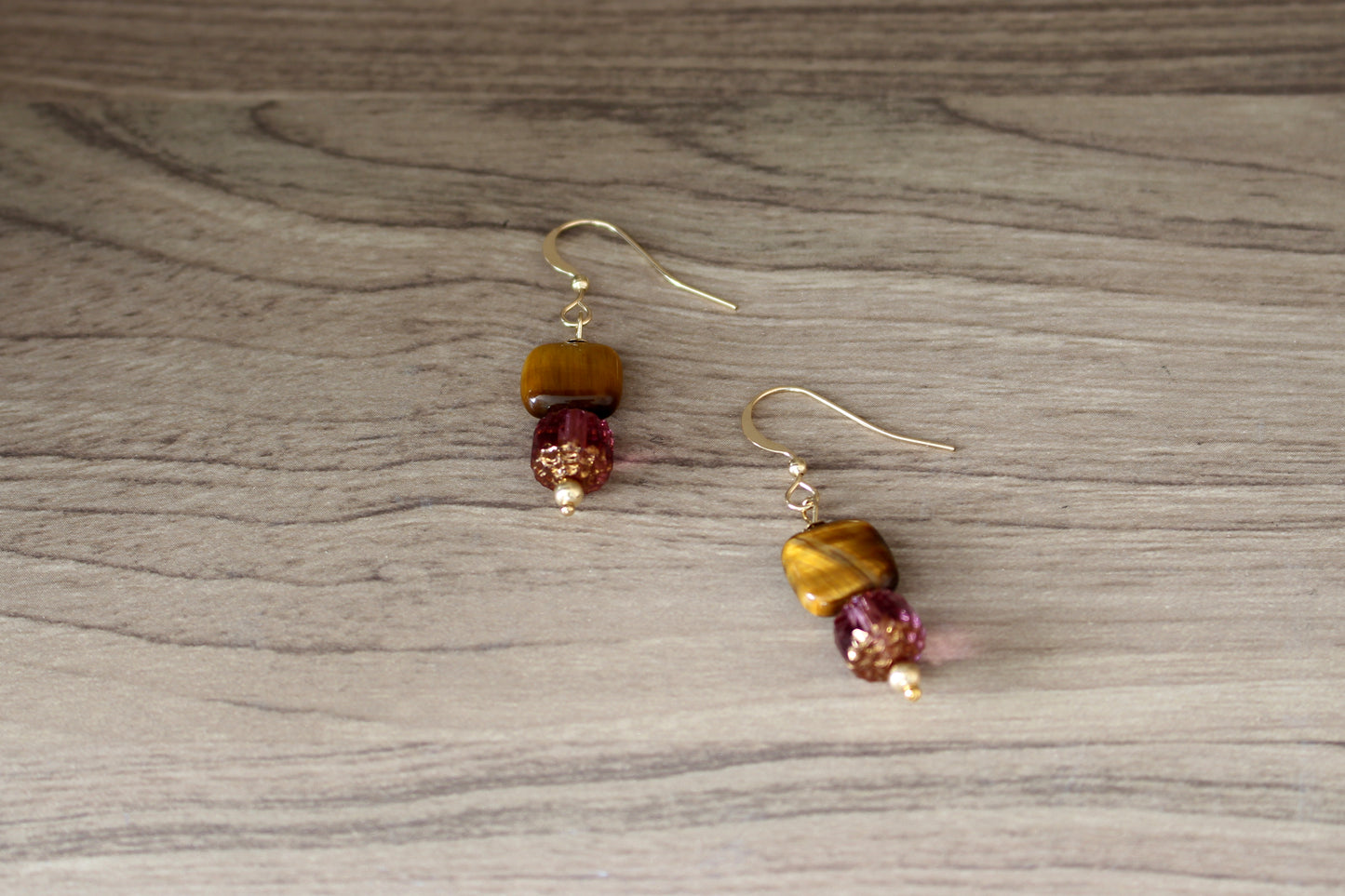 Boucles d'oreilles gold filled 14 K, œil de tigre & couronne Picasso