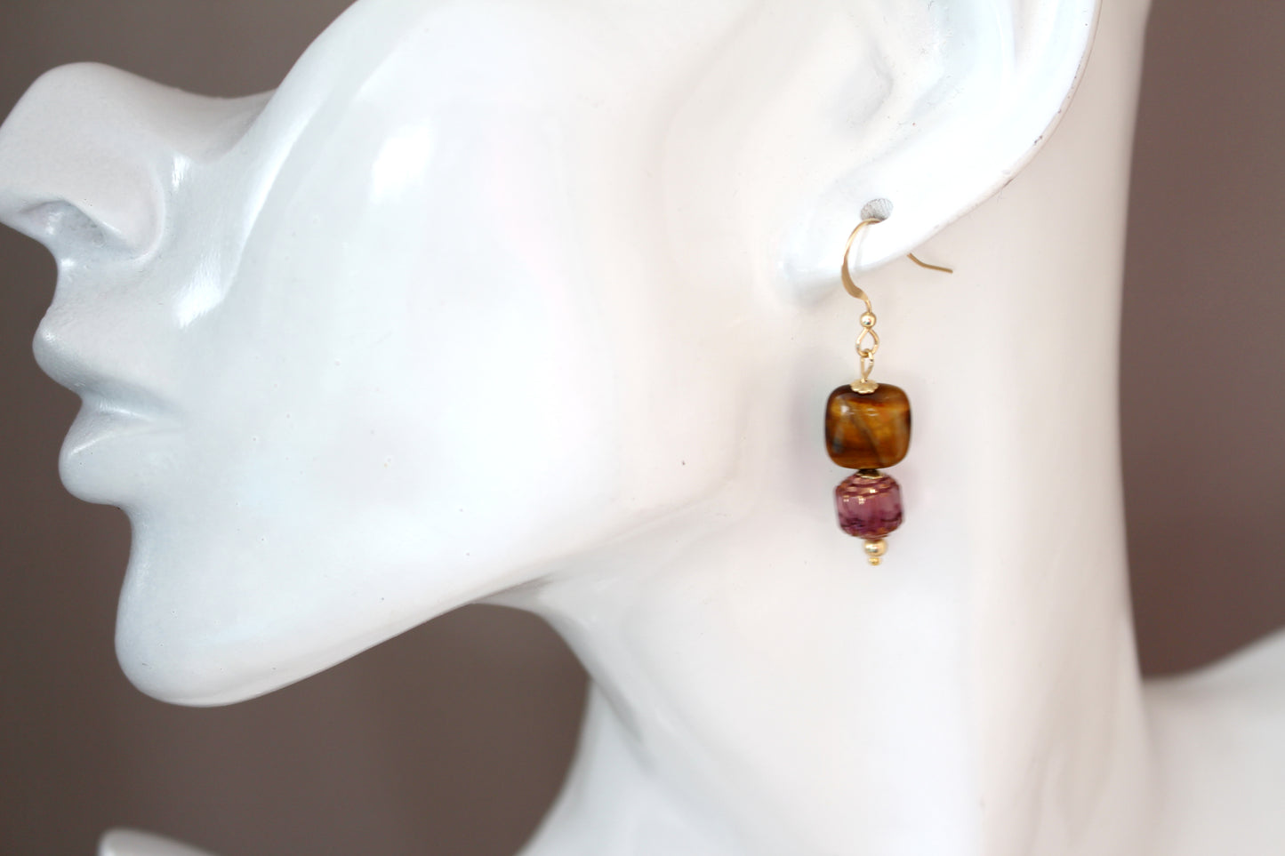 Boucles d'oreilles gold filled 14 K, œil de tigre & couronne Picasso
