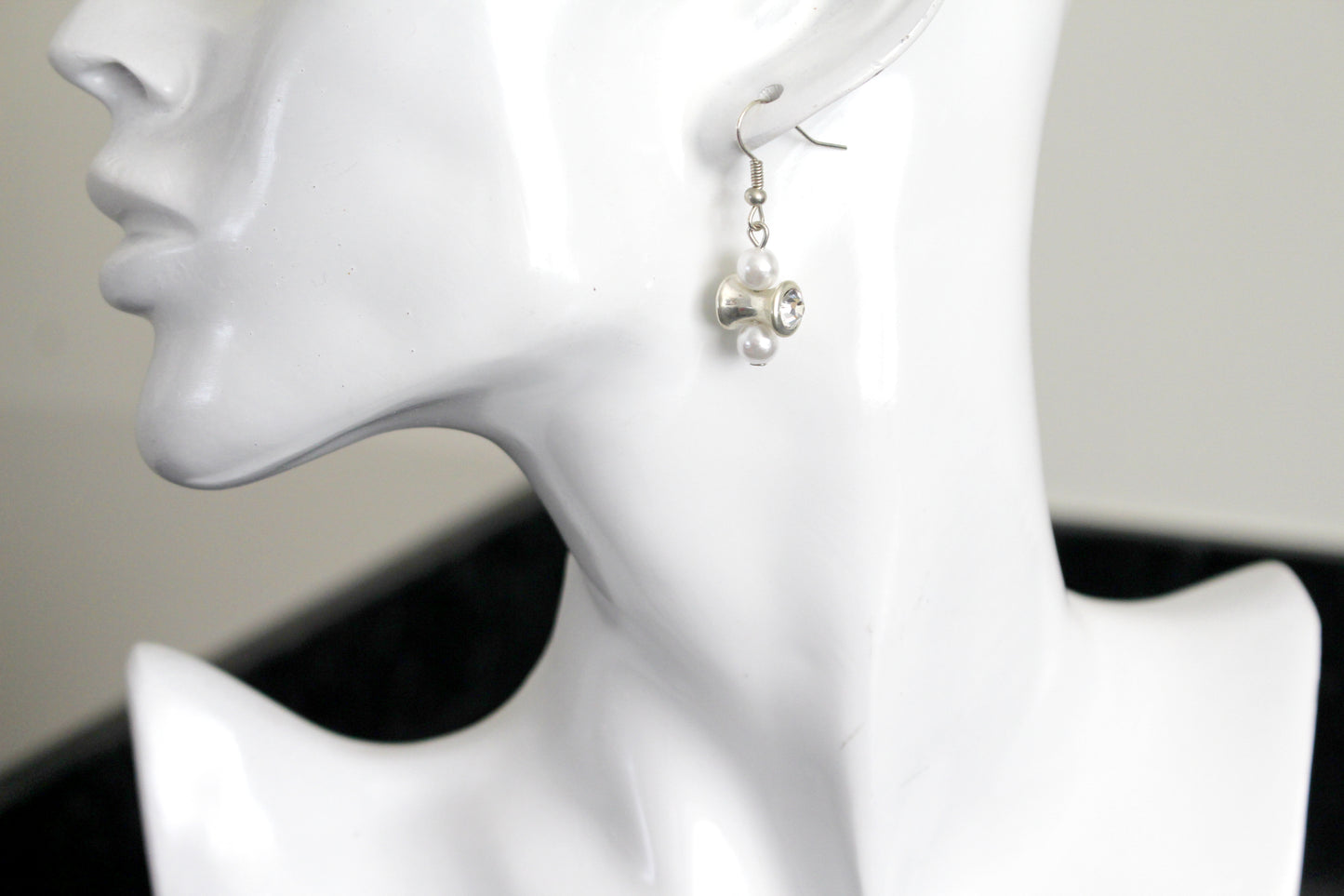 Boucles d'oreilles en perles blanc nacré romantique
