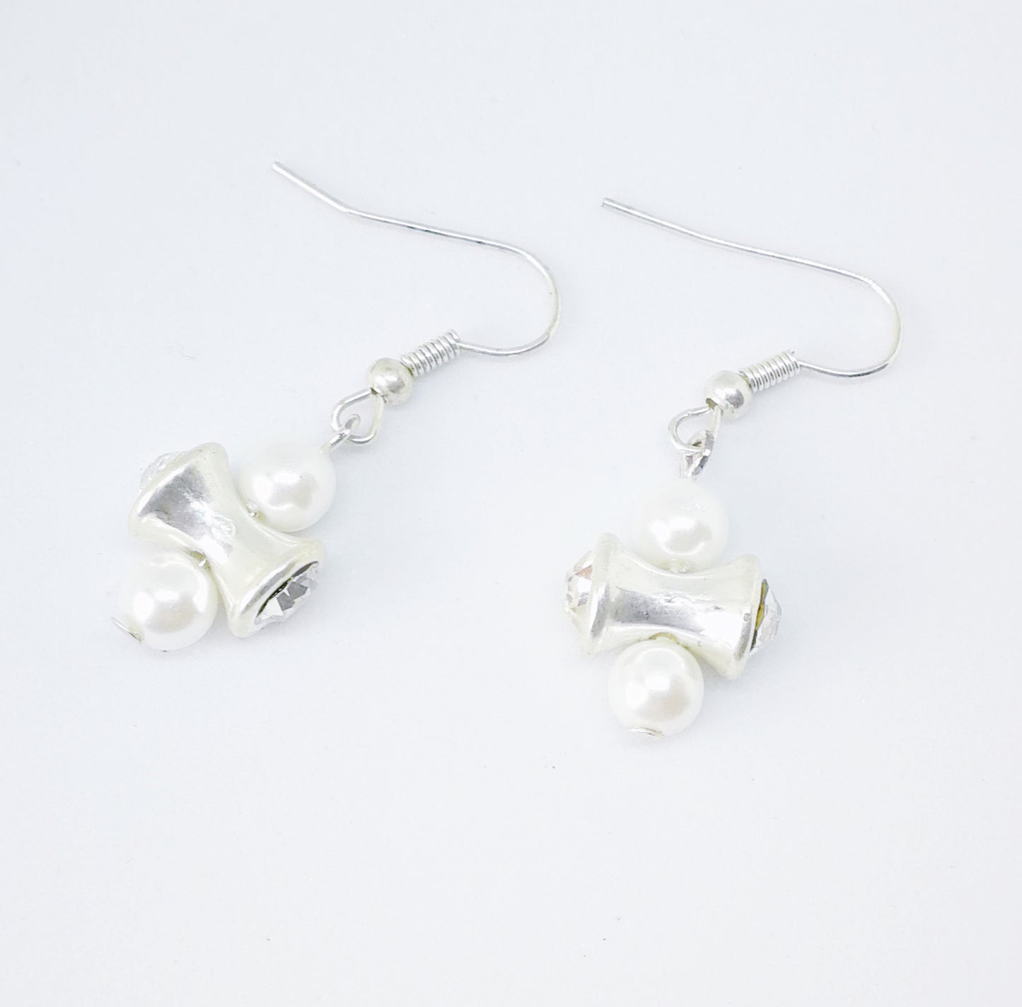 Boucles d'oreilles en perles blanc nacré romantique