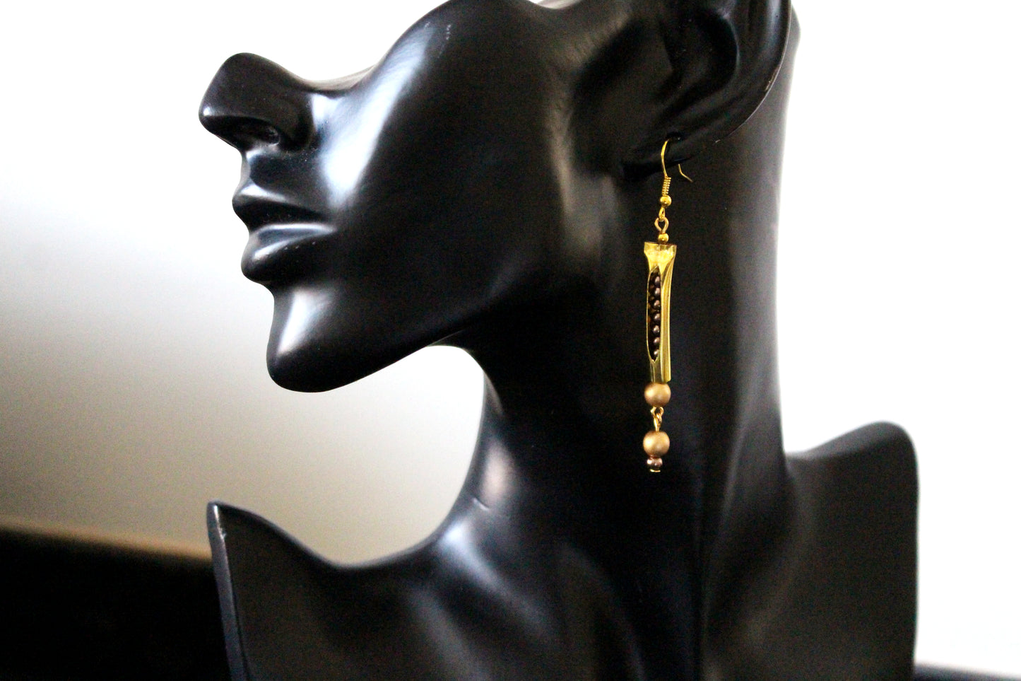 Boucles d'oreilles petits pois marron et doré