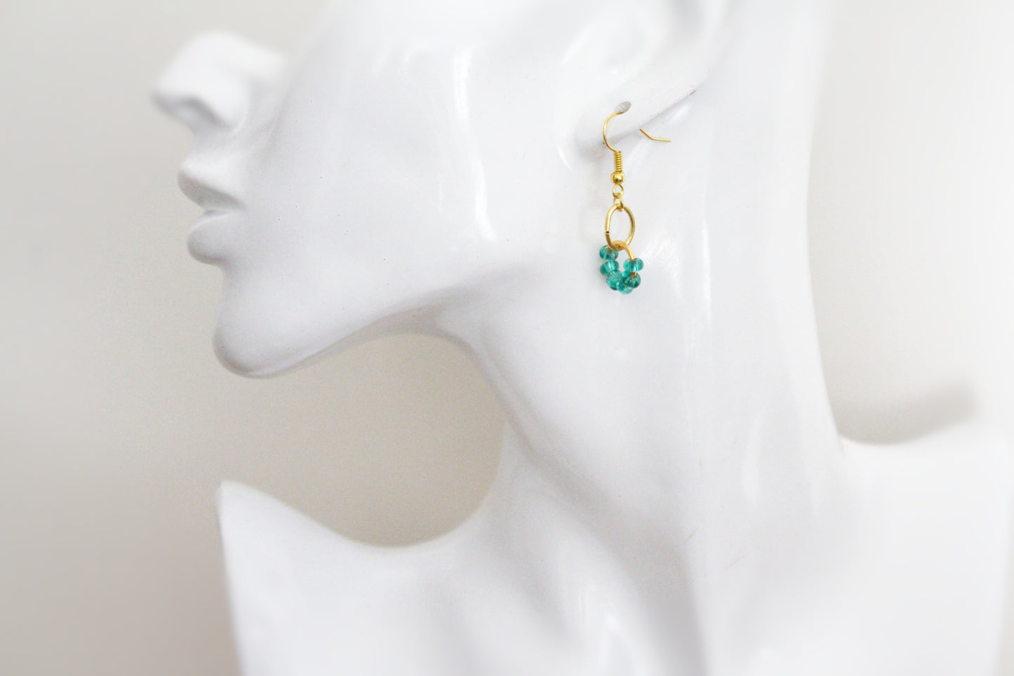 Boucles d'oreilles de perles doré et vert