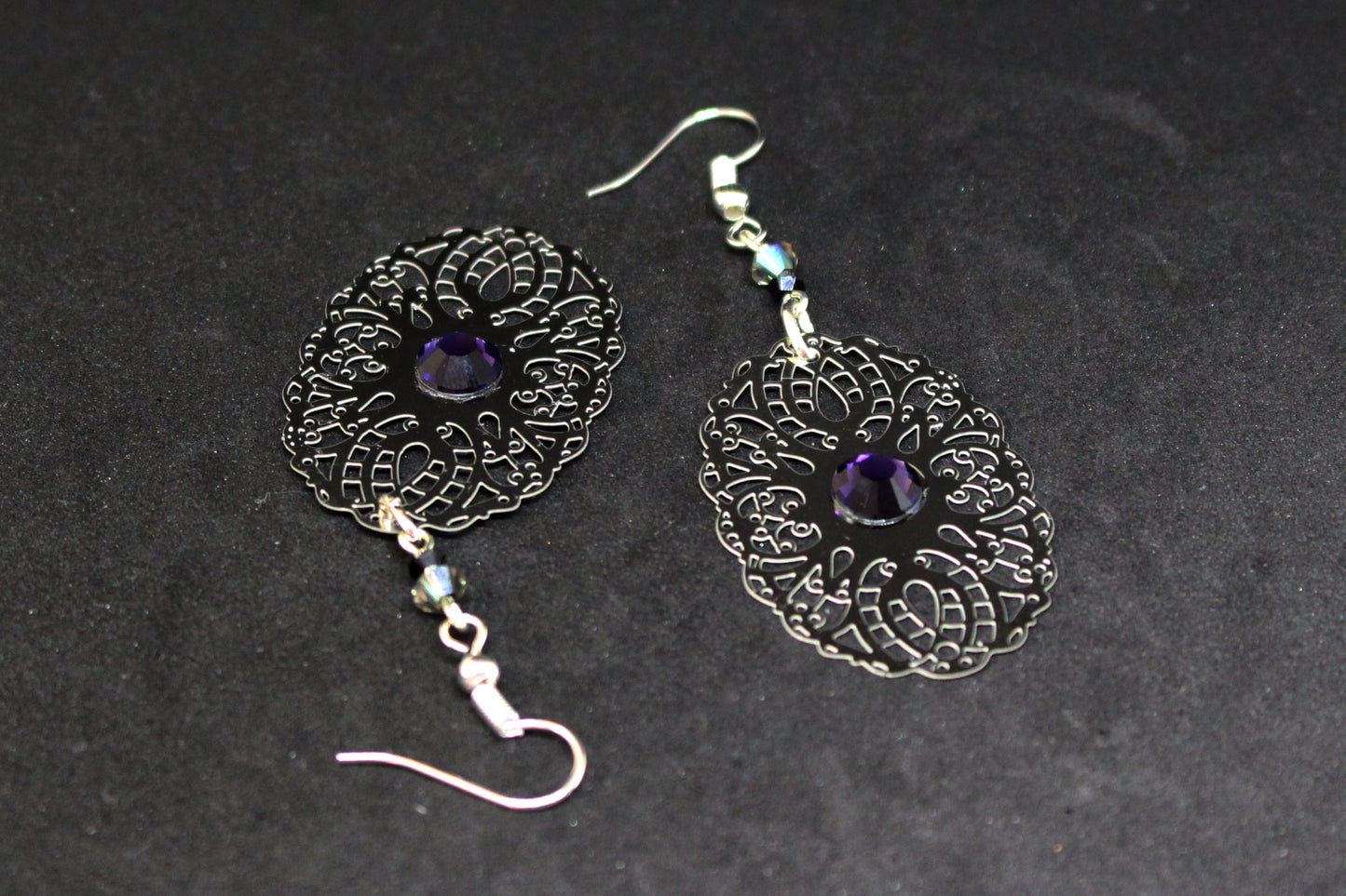 Boucles d'oreilles violet ajourées