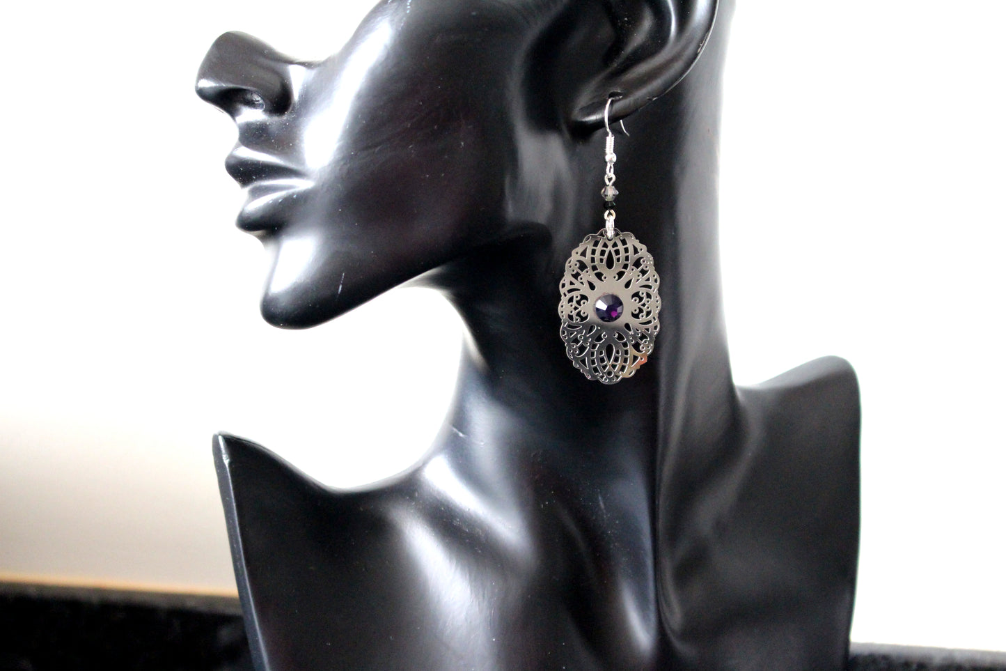 Boucles d'oreilles violet ajourées