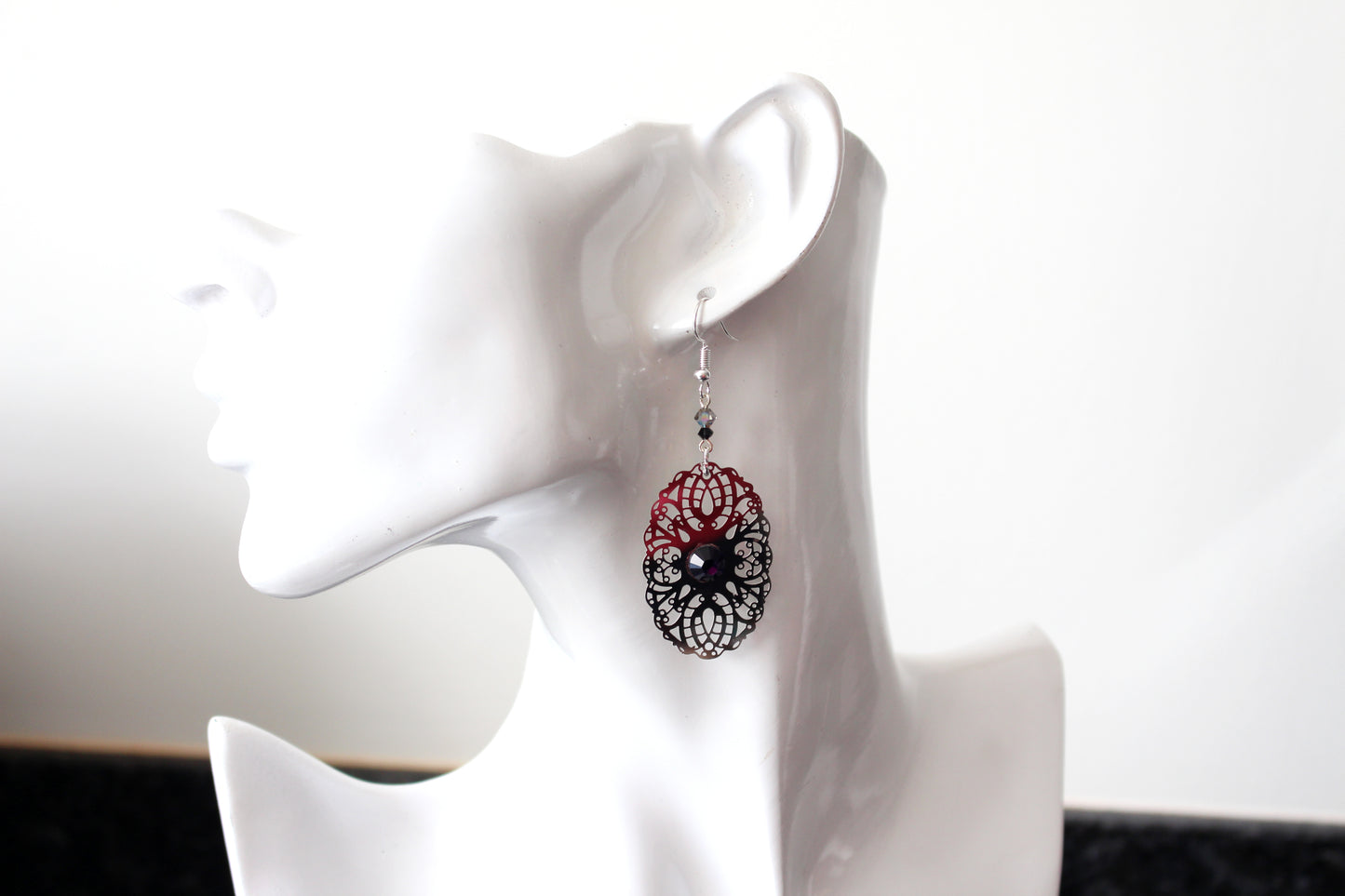 Boucles d'oreilles violet ajourées