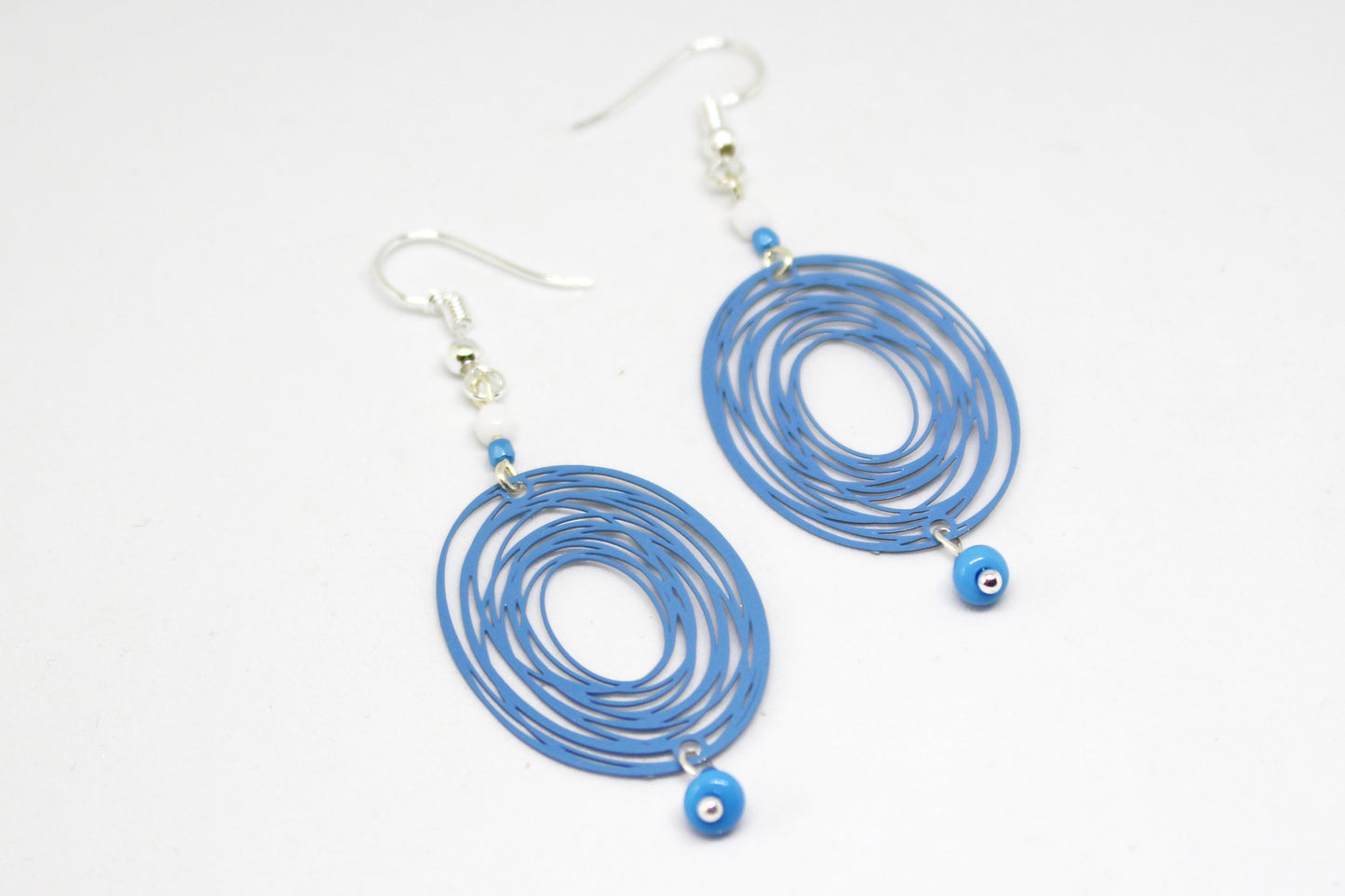 Boucles d'oreilles fils bleu