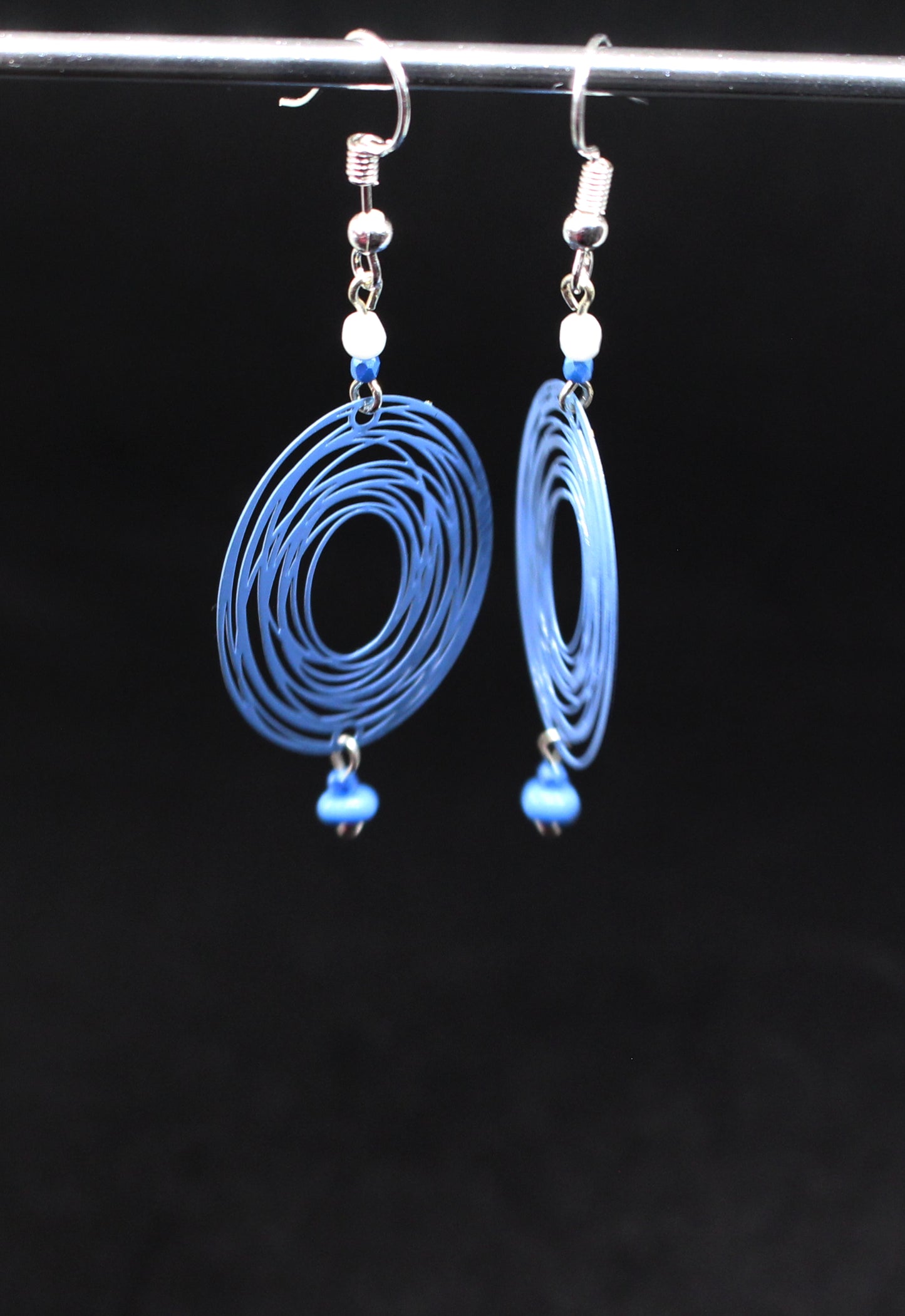 Boucles d'oreilles fils bleu
