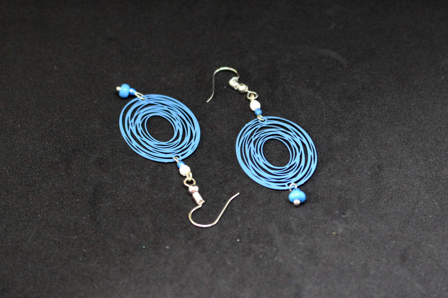 Boucles d'oreilles fils bleu