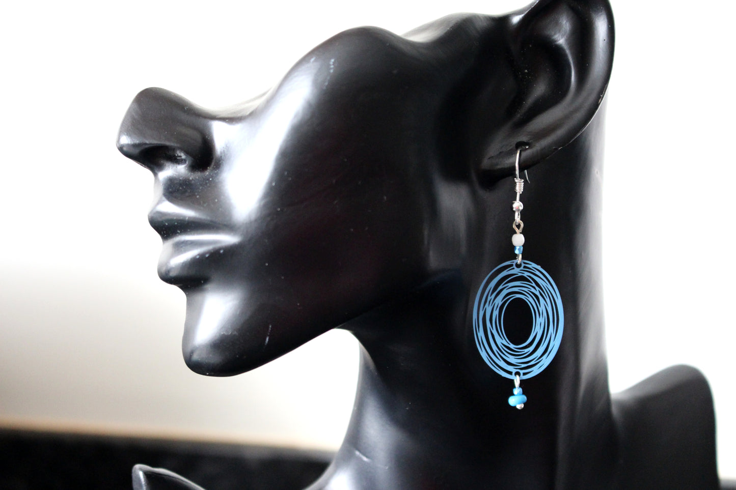Boucles d'oreilles fils bleu