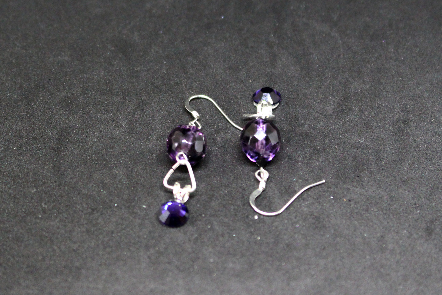 Boucles d'oreilles en argent avec du violet moucheté