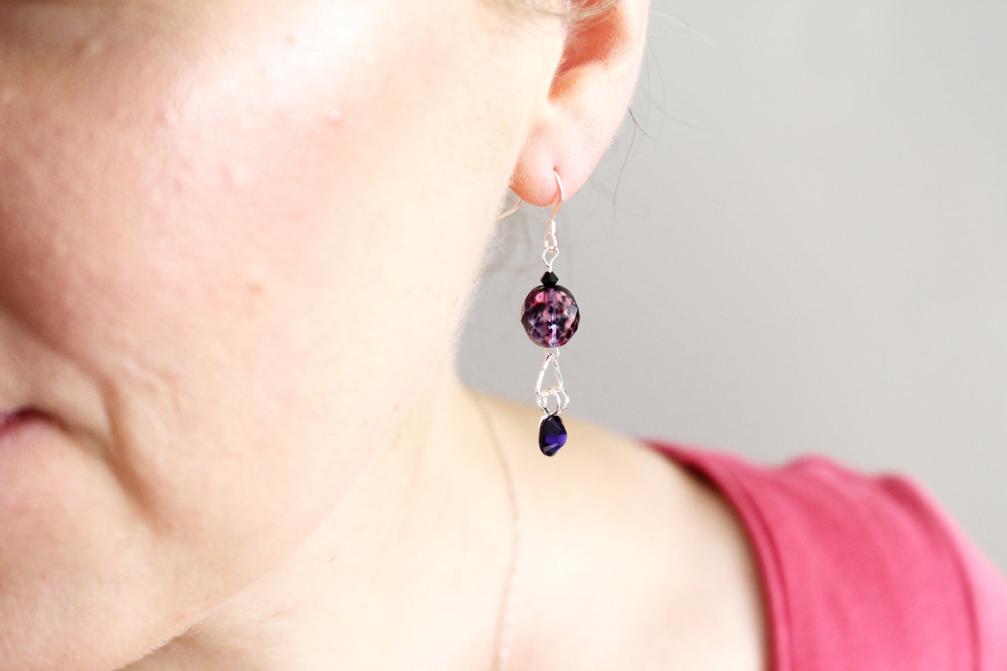 Boucles d'oreilles en argent avec du violet moucheté