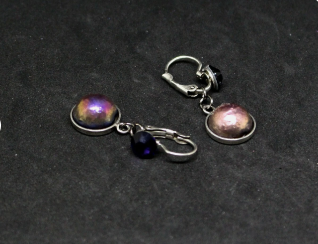 Boucles d'oreilles dormeuses violet