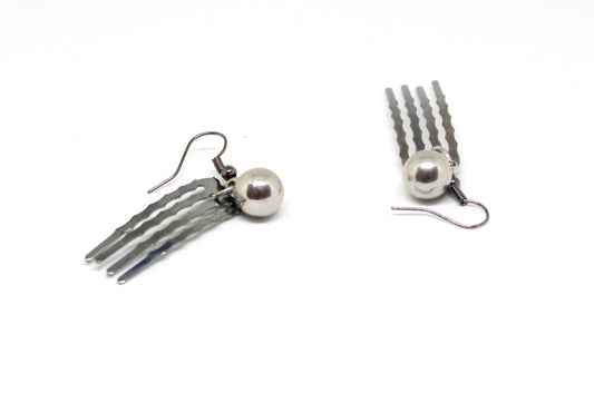 Boucles d'oreilles peignes et perles gris anthracite