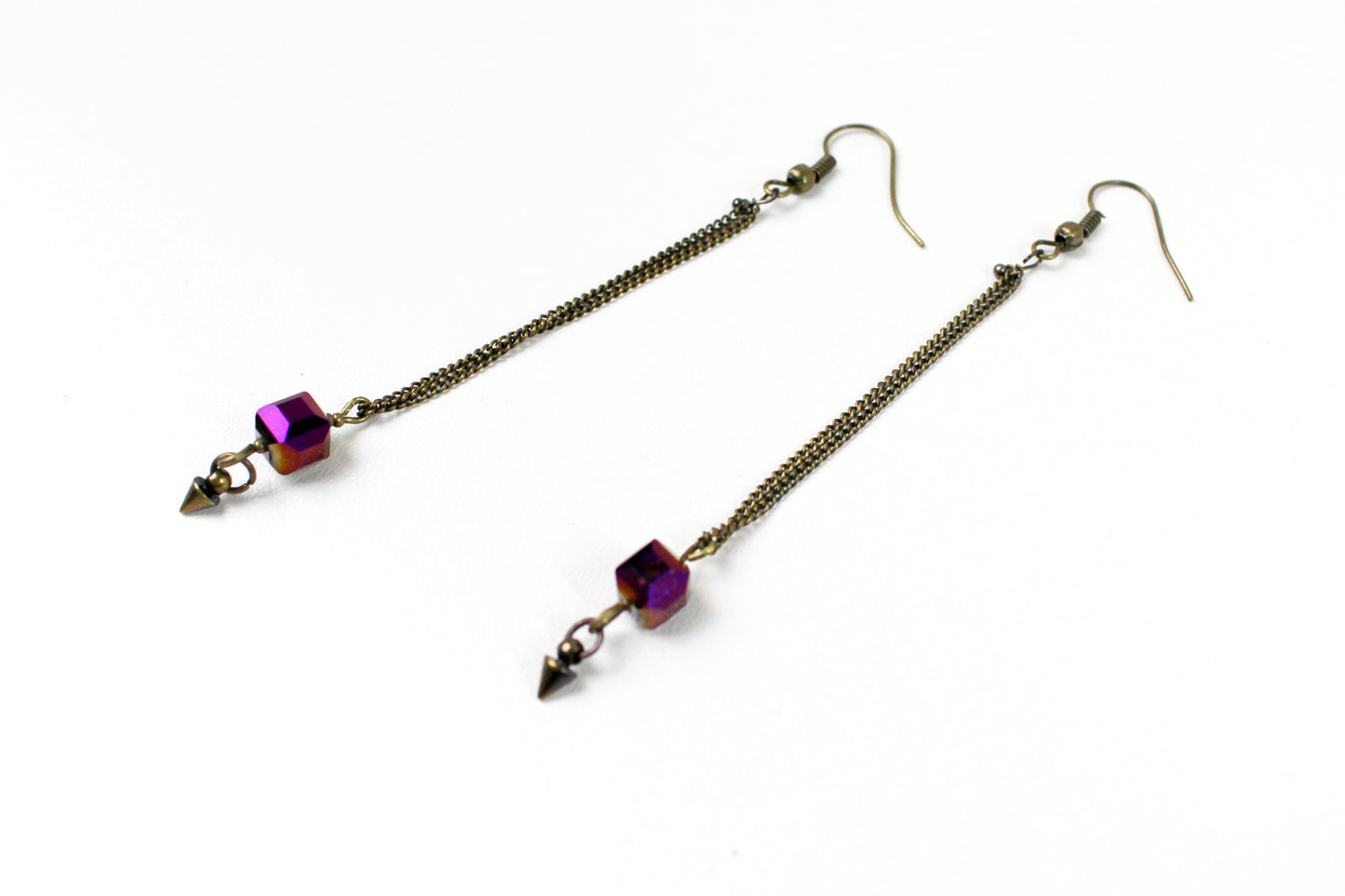 Boucles d'oreilles pendantes chaînes  bronze et cube caméléon