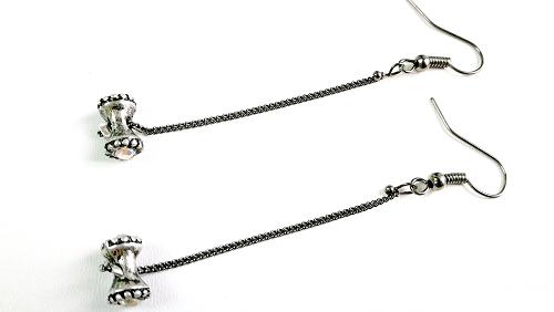 Boucles d'oreilles chaines grises et perles à strass