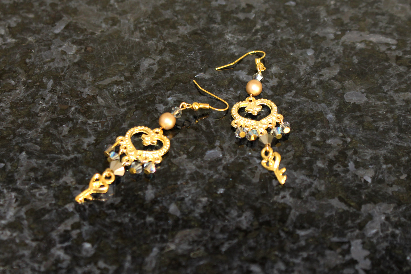 Boucles d'oreilles chandeliers cœurs baroques