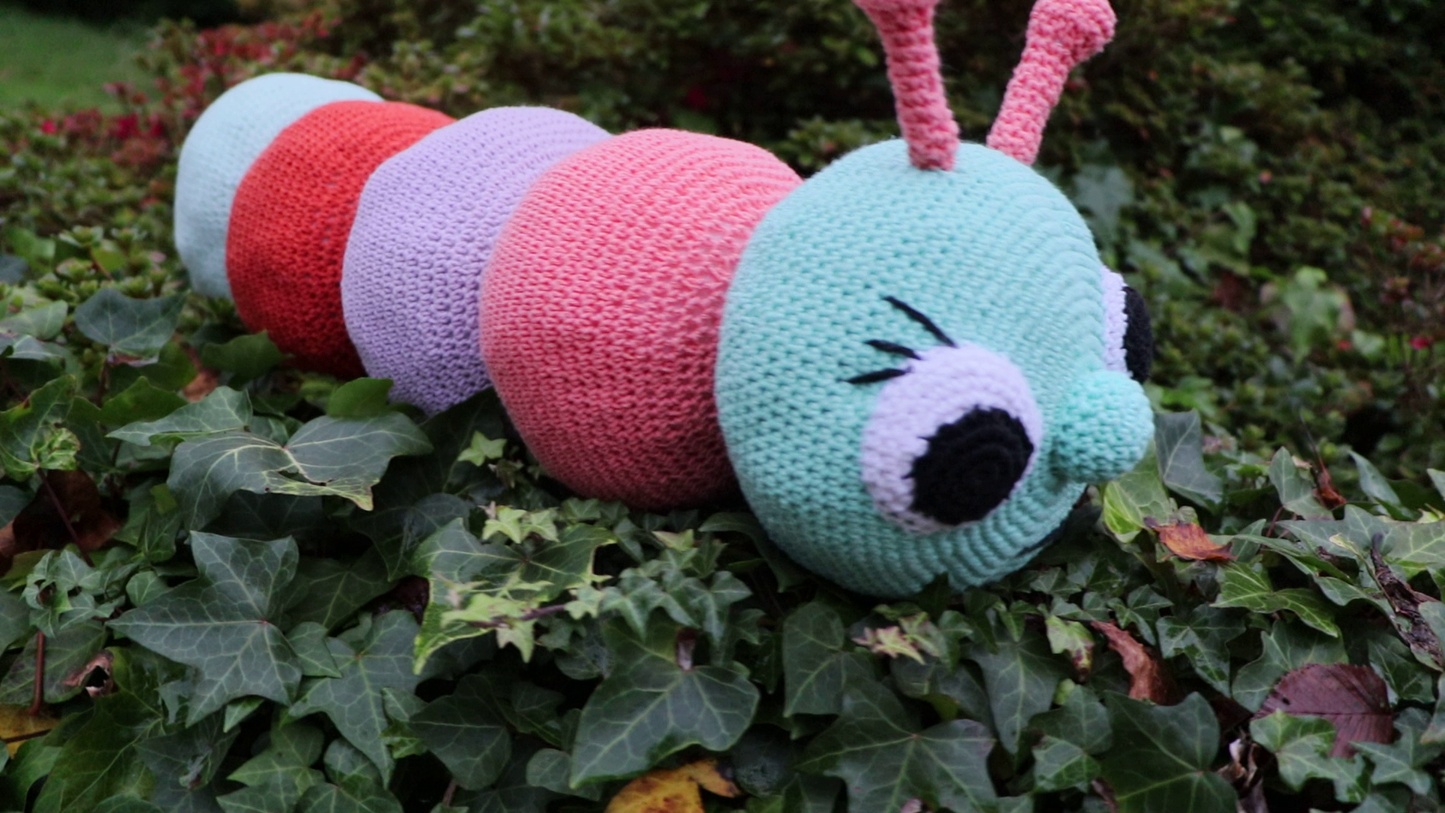 Chenille boudin de porte ou coussin au crochet