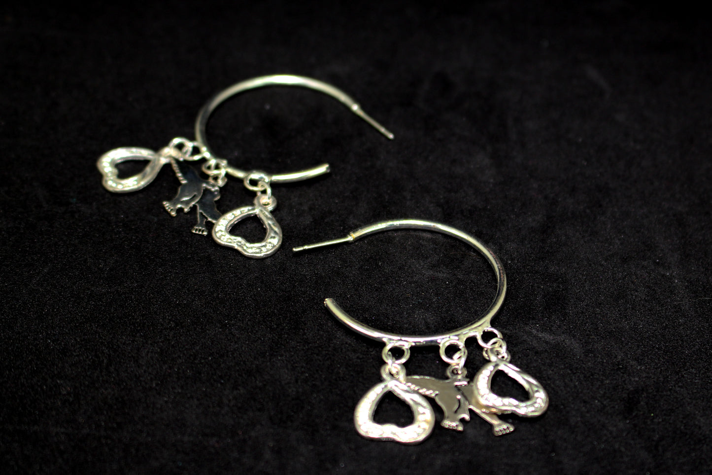 Boucles d'oreilles créoles cœurs argentés à strass et colombes