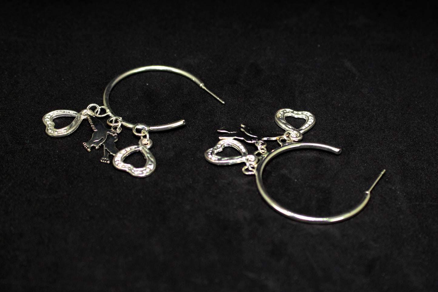 Boucles d'oreilles créoles cœurs argentés à strass et colombes
