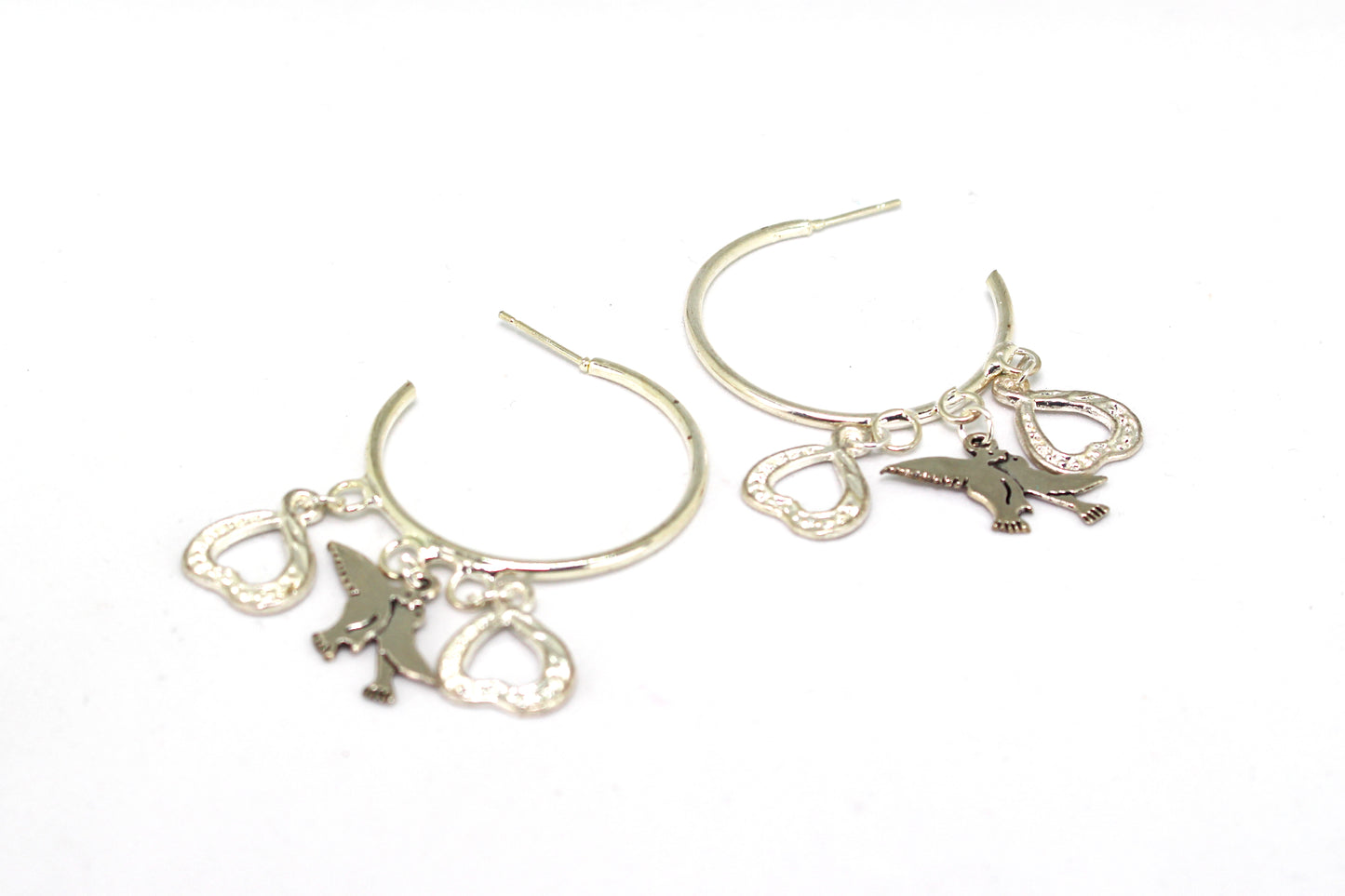 Boucles d'oreilles créoles cœurs argentés à strass et colombes