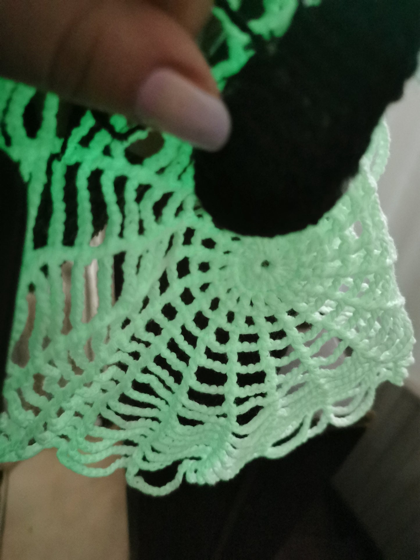 Décoration Halloween Araignée avec sa toile fluorescente