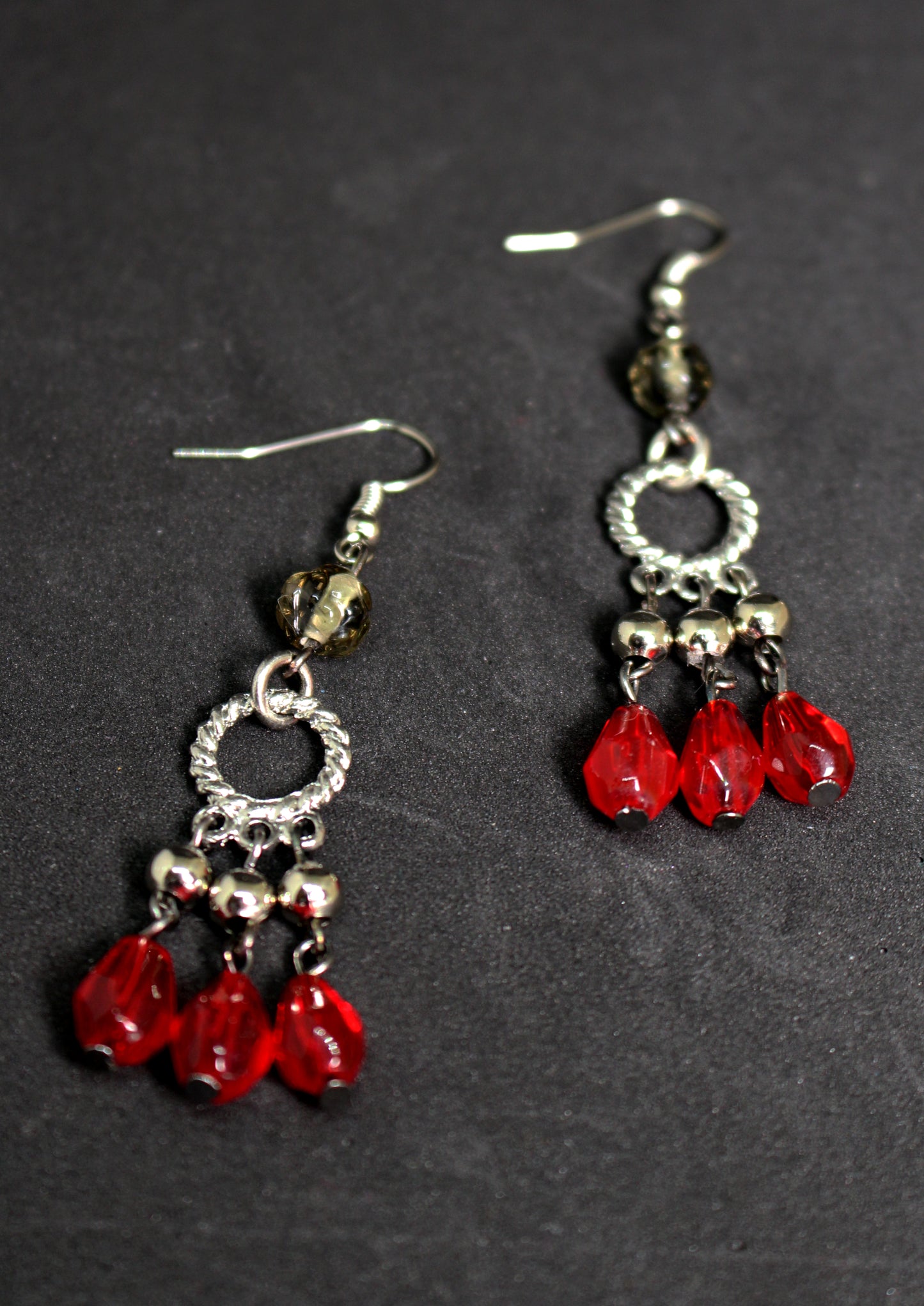 Boucles d'oreilles gouttes rouges pendantes
