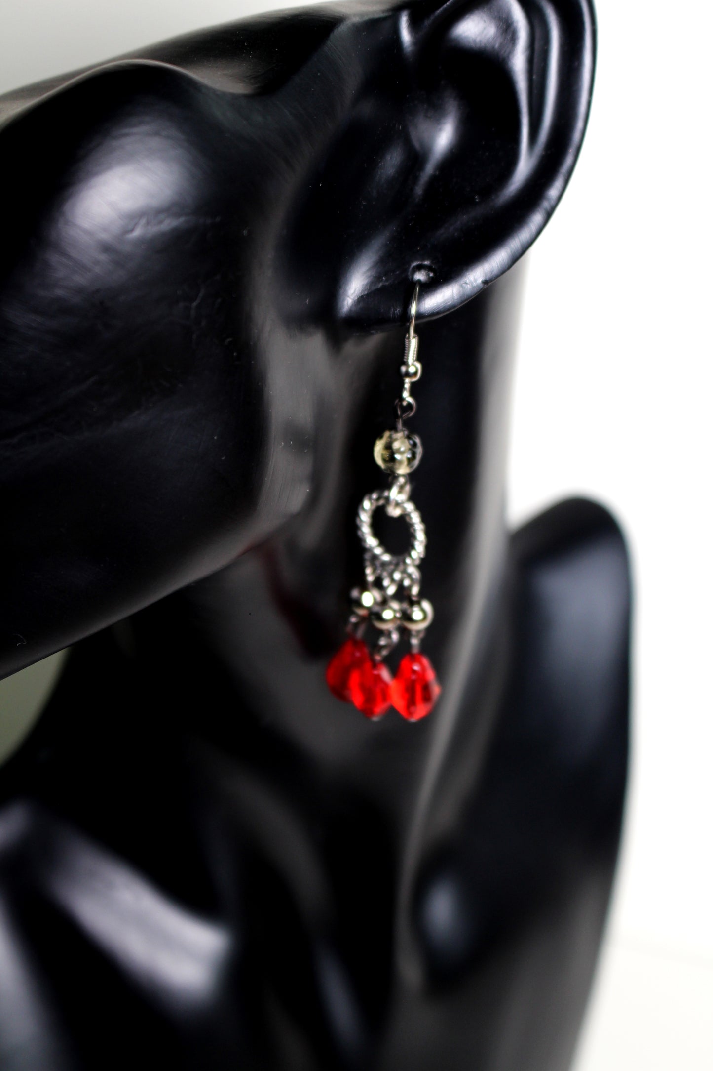 Boucles d'oreilles gouttes rouges pendantes