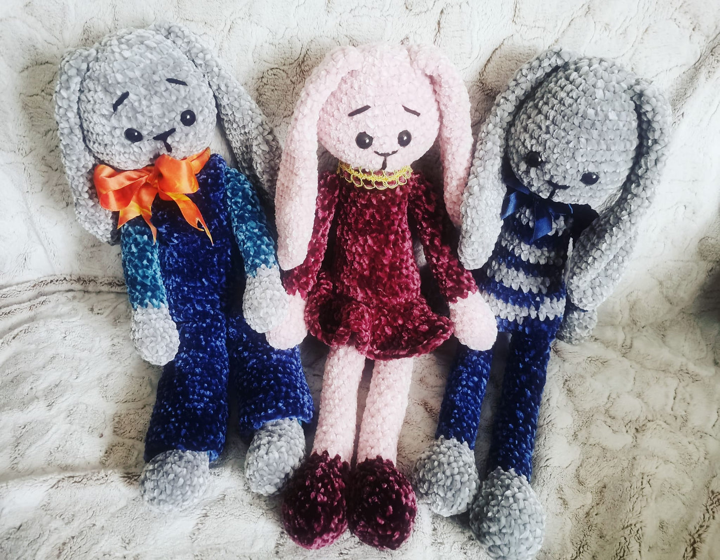 Amigurumi lapine peluche au crochet velvet rose et bordeaux