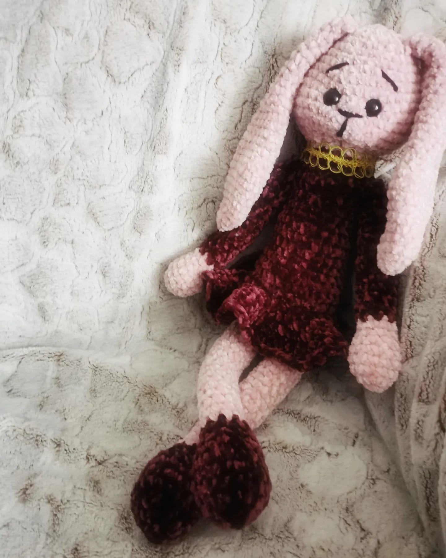 Amigurumi lapine peluche au crochet velvet rose et bordeaux