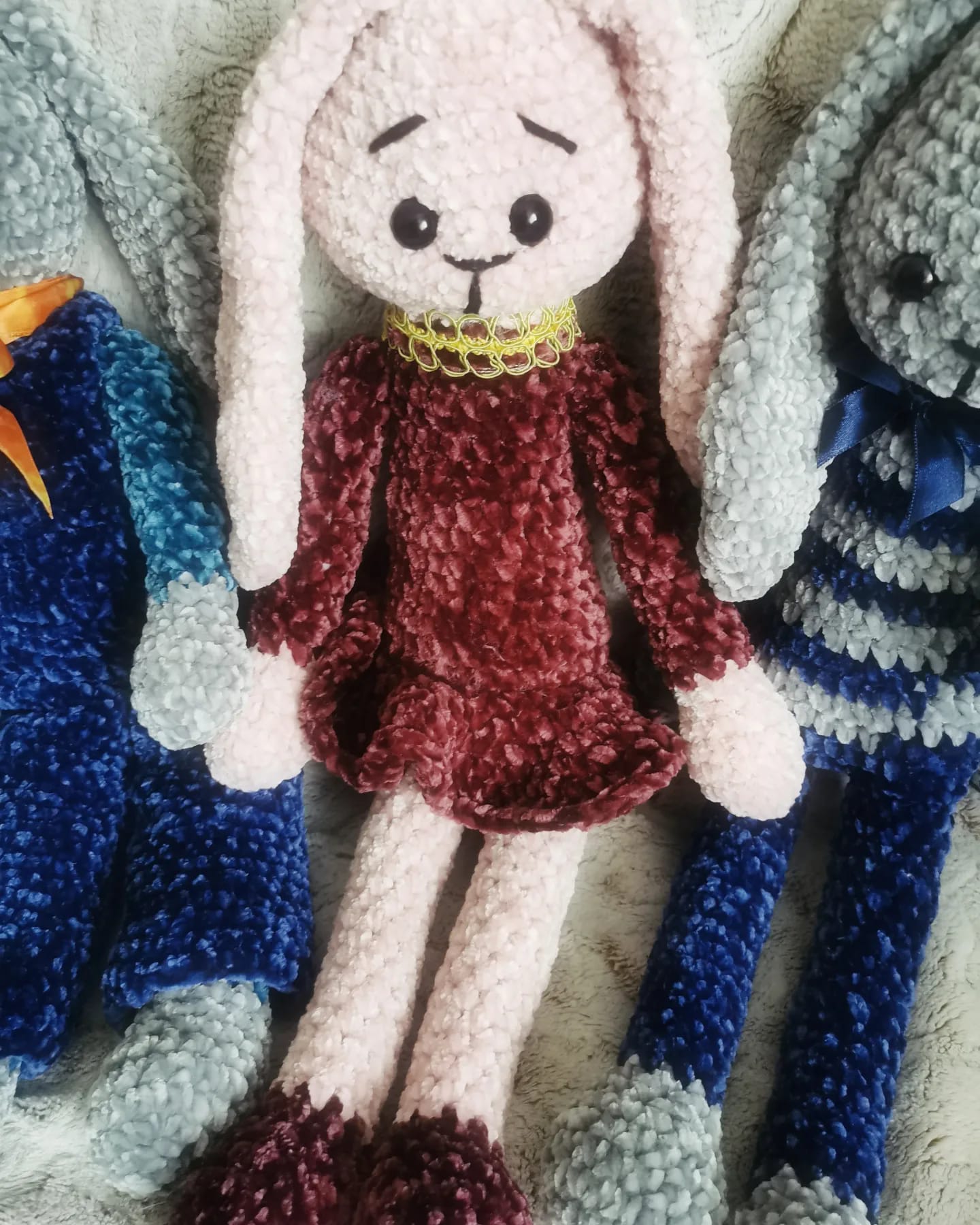 Amigurumi lapine peluche au crochet velvet rose et bordeaux
