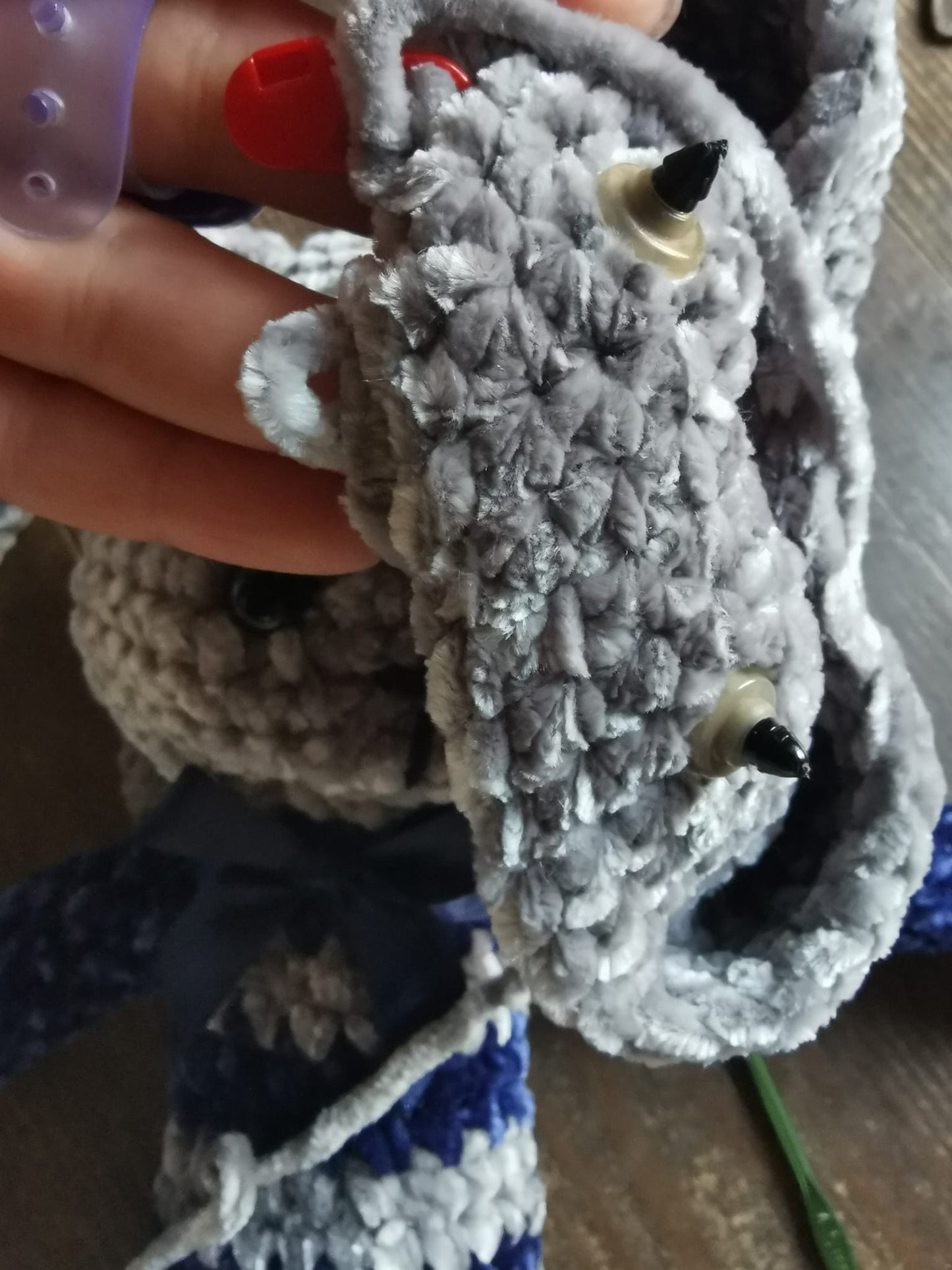 Amigurumi lapine peluche au crochet velvet rose et bordeaux