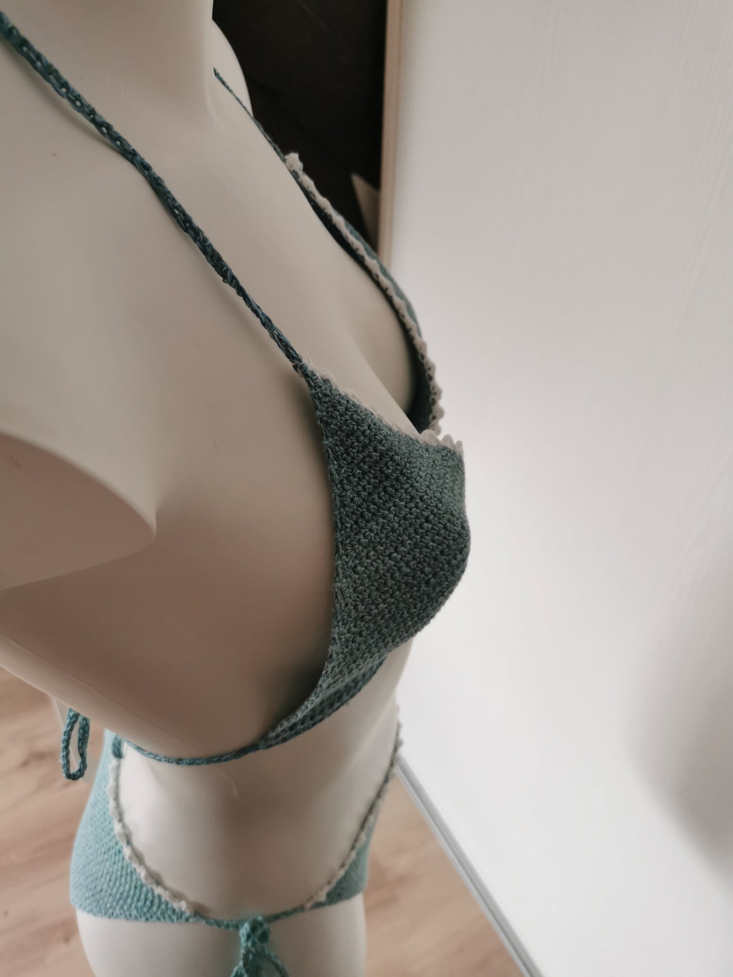 Bikini Bella fait au crochet bleu turquoise