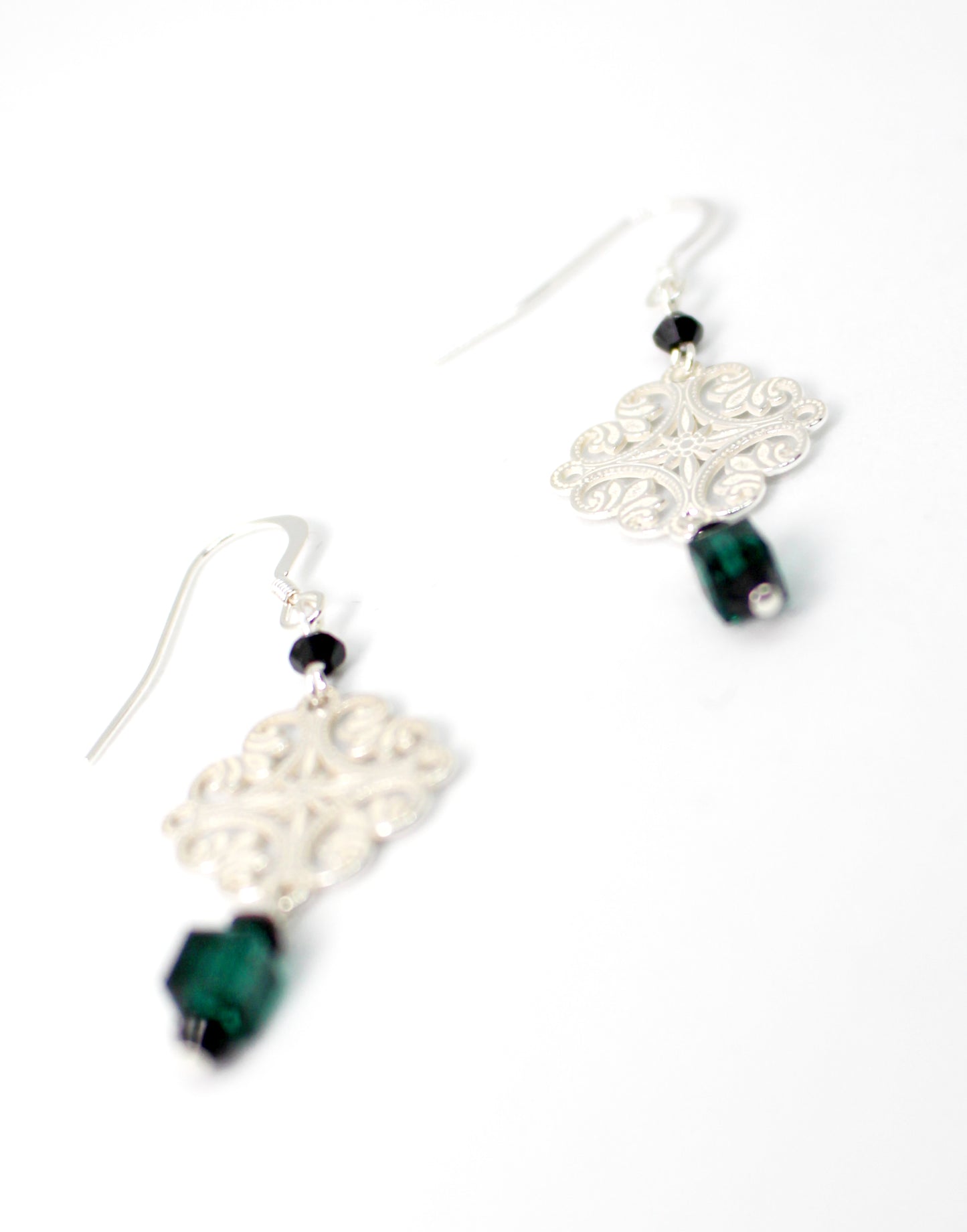 Boucles d'oreilles en argent 925 rosettes filigranes en argent et cubes verts de cristal Swarovski