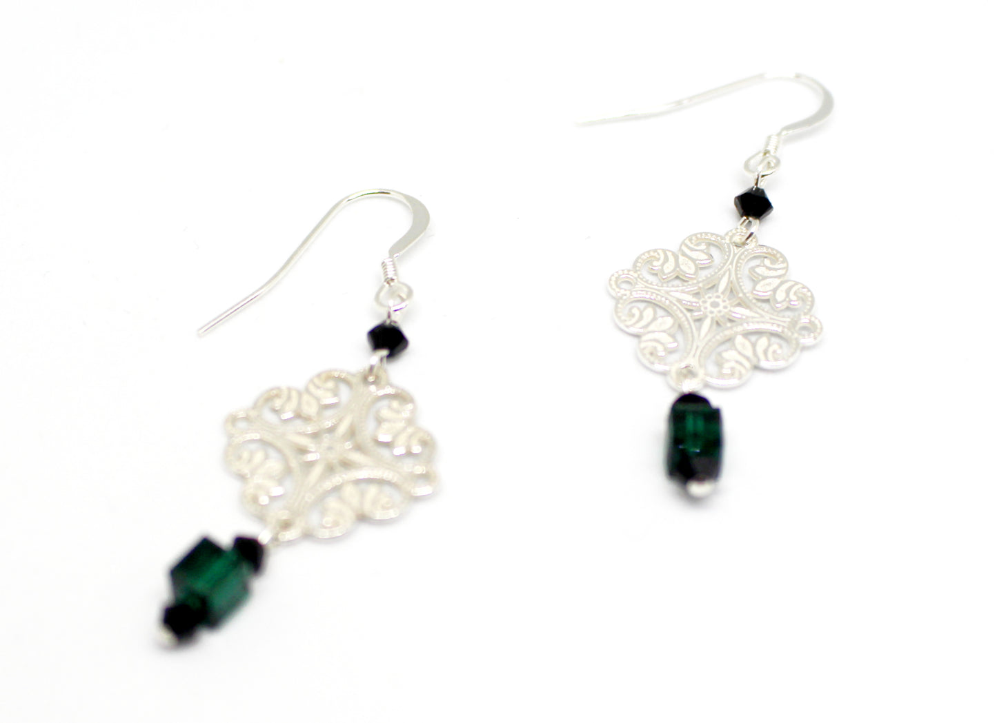 Boucles d'oreilles en argent 925 rosettes filigranes en argent et cubes verts de cristal Swarovski