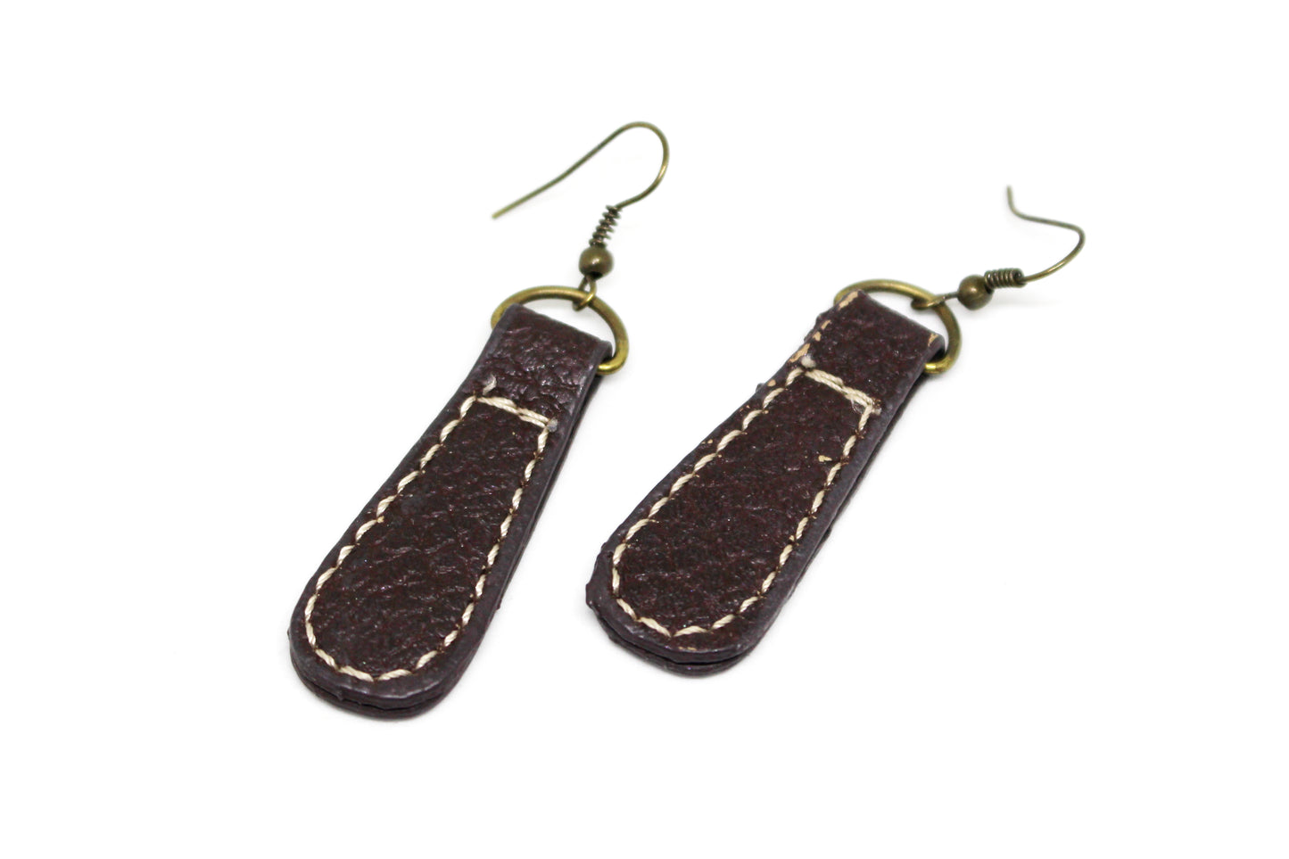Boucles d'oreilles pendantes en similicuir marron recyclé