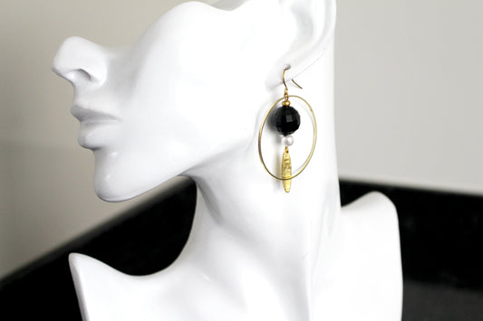 Boucles d'oreilles créoles dorées boule à facette noire