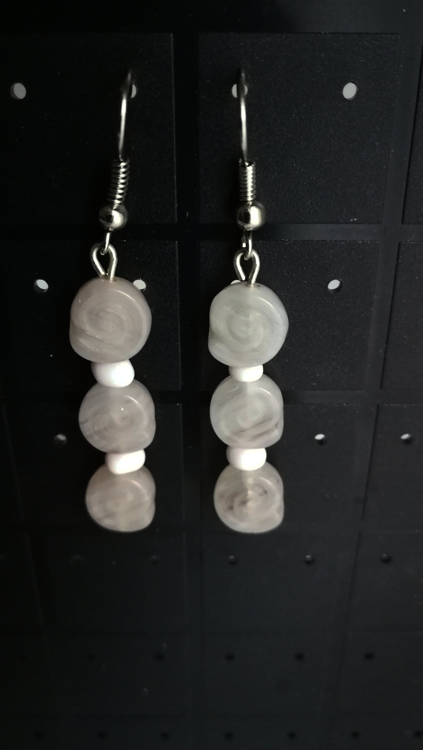 Boucles d'oreilles en pierre naturelle en forme d'escargot
