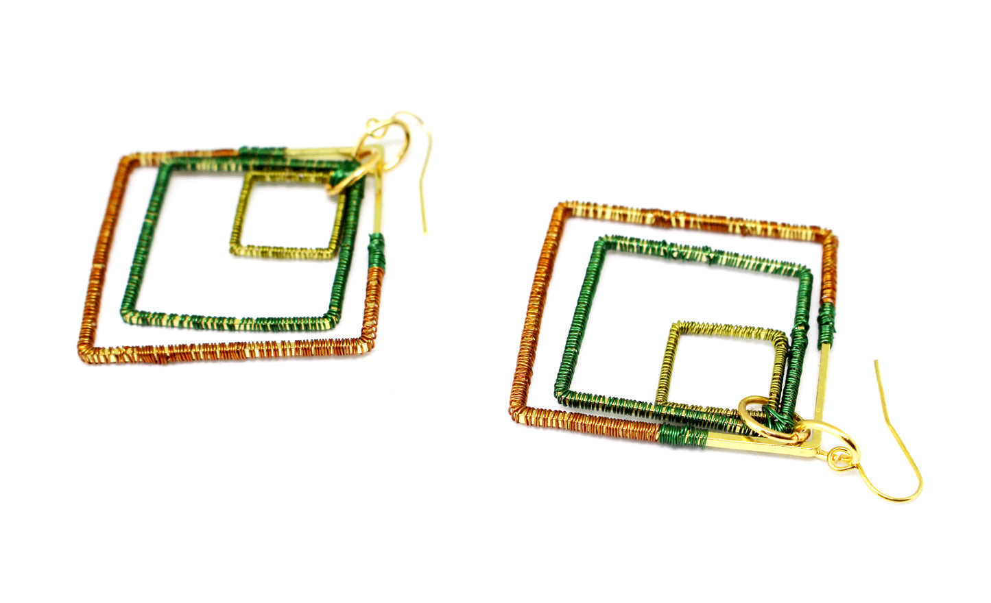 Boucles d'oreilles créoles carrés ethniques vert et dorée
