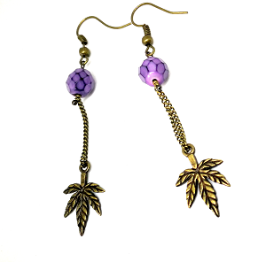 Boucles d’oreilles chaînes, feuilles et perles violet à facettes